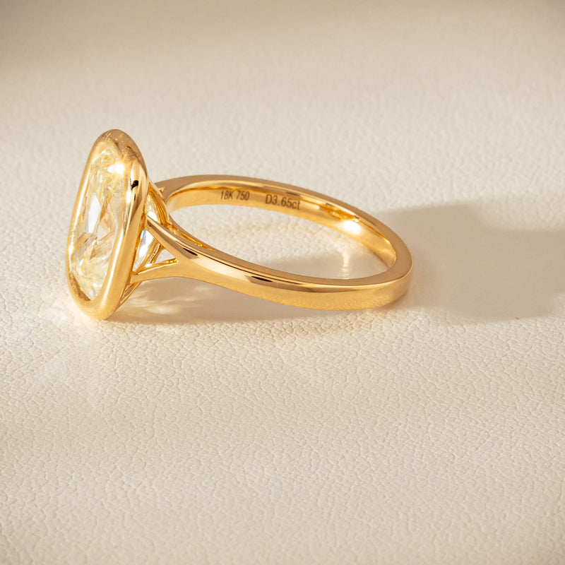 18ct Yellow Gold 3.65ct Antique-Style Cushion Diamond Ring - Ring - Walker & Hall