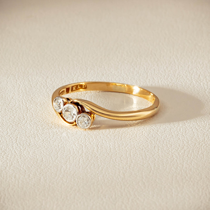 Vintage 18ct Yellow Gold .15ct Old-Cut Diamond Twist Ring