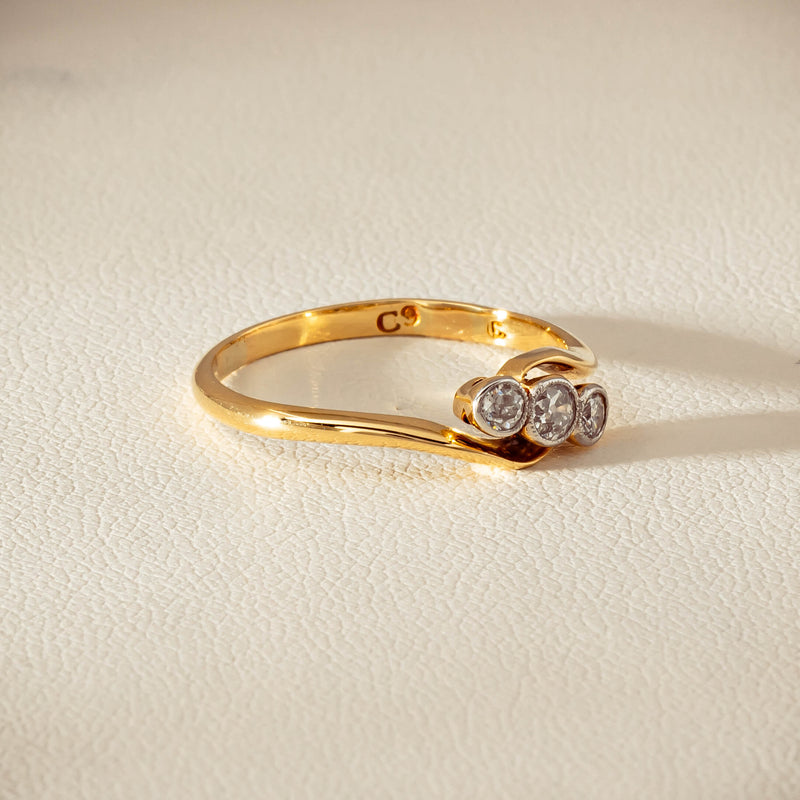 Vintage 18ct Yellow Gold .15ct Old-Cut Diamond Twist Ring