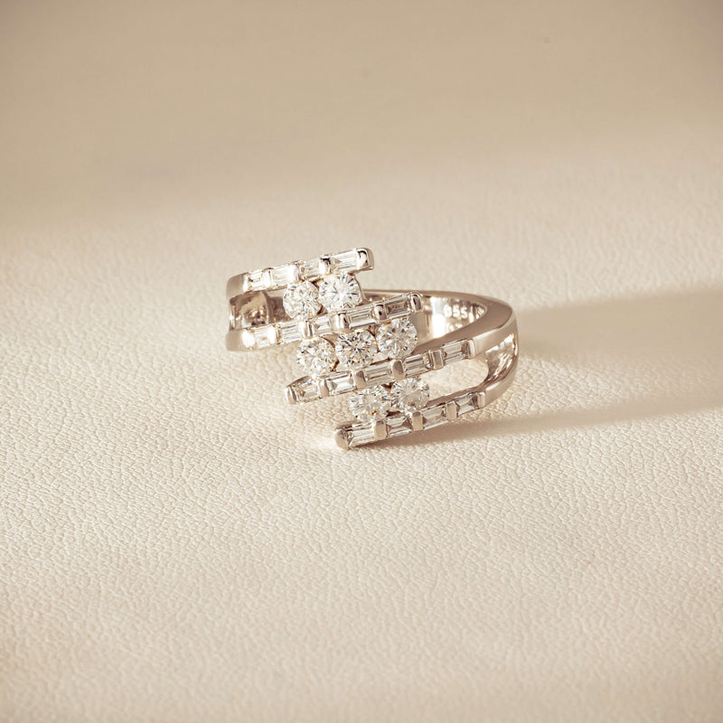 Deja Vu 18ct White Gold 1.50ct Diamond Crossover Ring