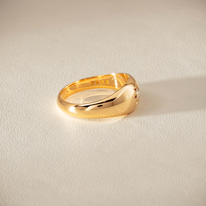 Vintage 18ct Yellow Gold .10ct Old-Cut Diamond Gypsy Ring