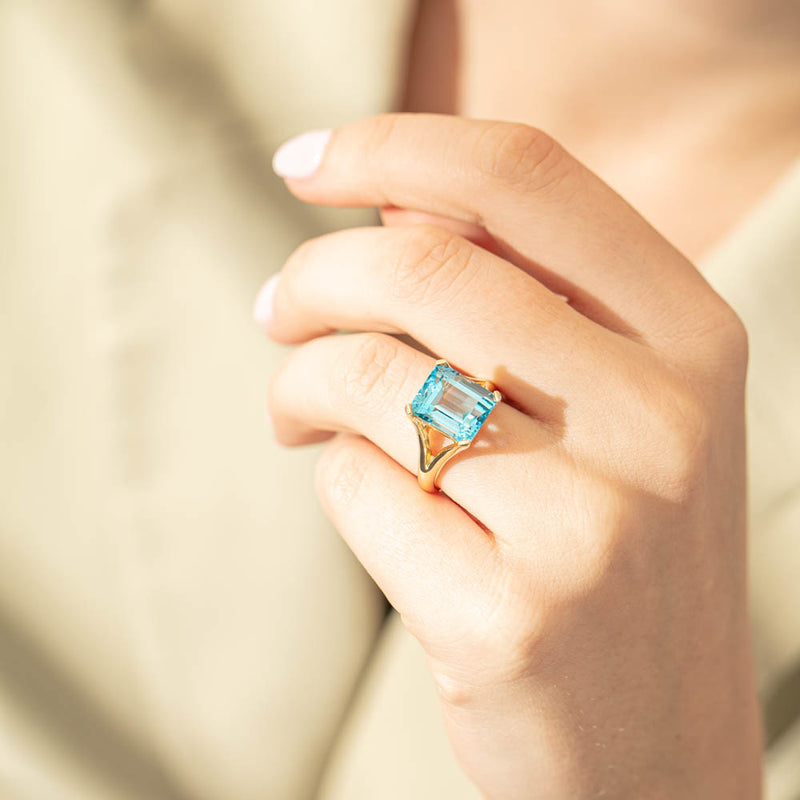 14ct Yellow Gold Blue Topaz Verona Ring-Ring-Walker & Hall