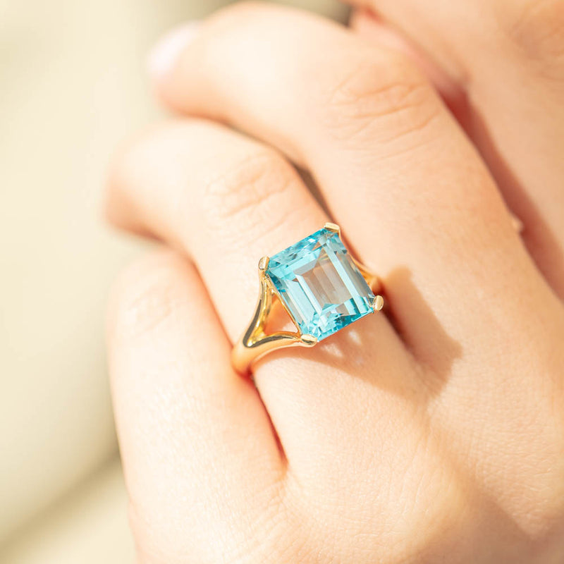 14ct Yellow Gold Blue Topaz Verona Ring-Ring-Walker & Hall