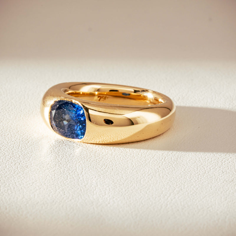 Vintage 18ct Yellow Gold 2.00ct Sapphire Ring-Ring-Walker & Hall