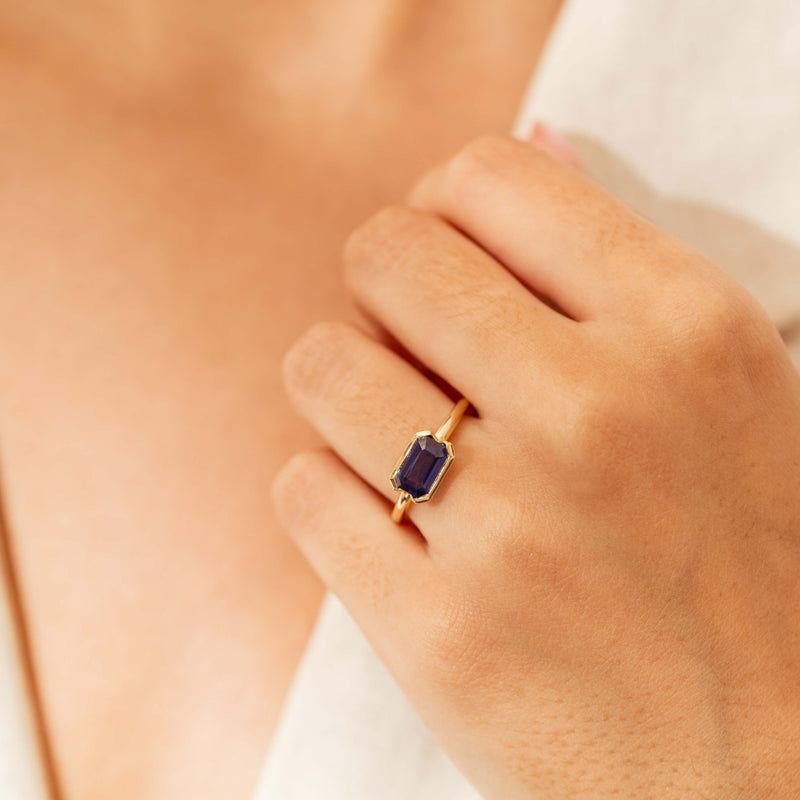 18ct Yellow Gold 2.11ct Sapphire Elle Ring-Ring-Walker & Hall