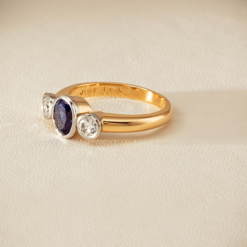 Deja Vu 18ct Yellow Gold 1.00ct Sapphire & Diamond Ring
