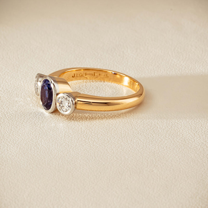 Deja Vu 18ct Yellow Gold 1.00ct Sapphire & Diamond Ring