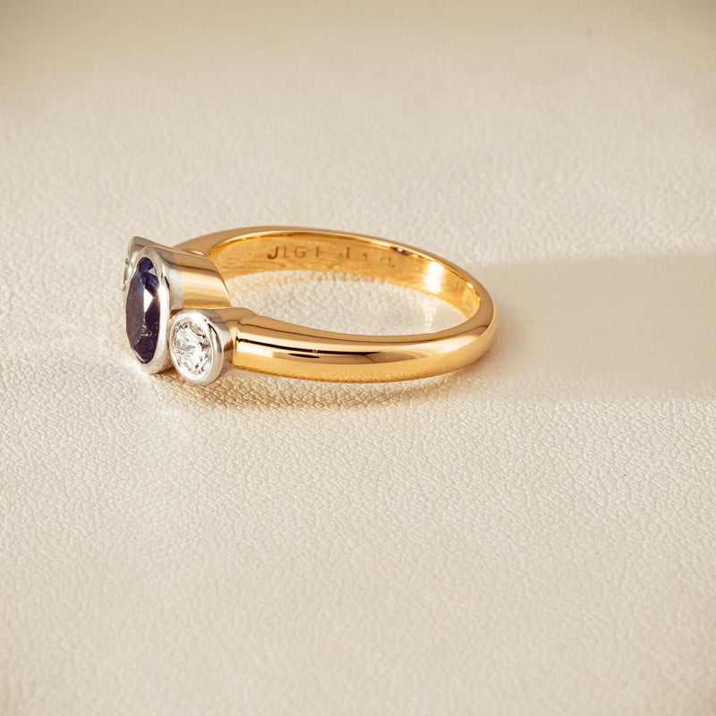 Deja Vu 18ct Yellow Gold 1.00ct Sapphire & Diamond Ring