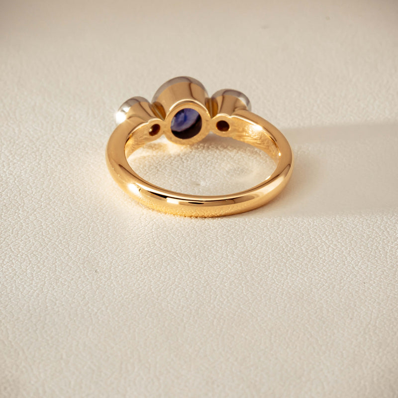 Deja Vu 18ct Yellow Gold 1.00ct Sapphire & Diamond Ring