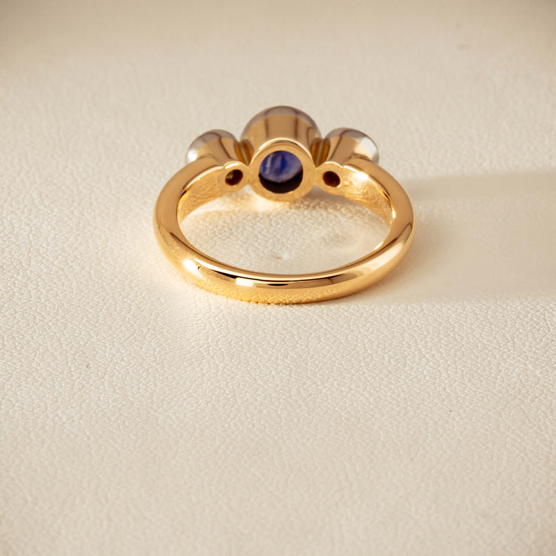 Deja Vu 18ct Yellow Gold 1.00ct Sapphire & Diamond Ring