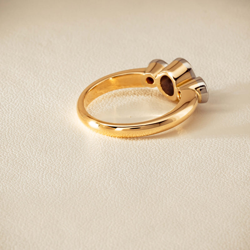 Deja Vu 18ct Yellow Gold 1.00ct Sapphire & Diamond Ring