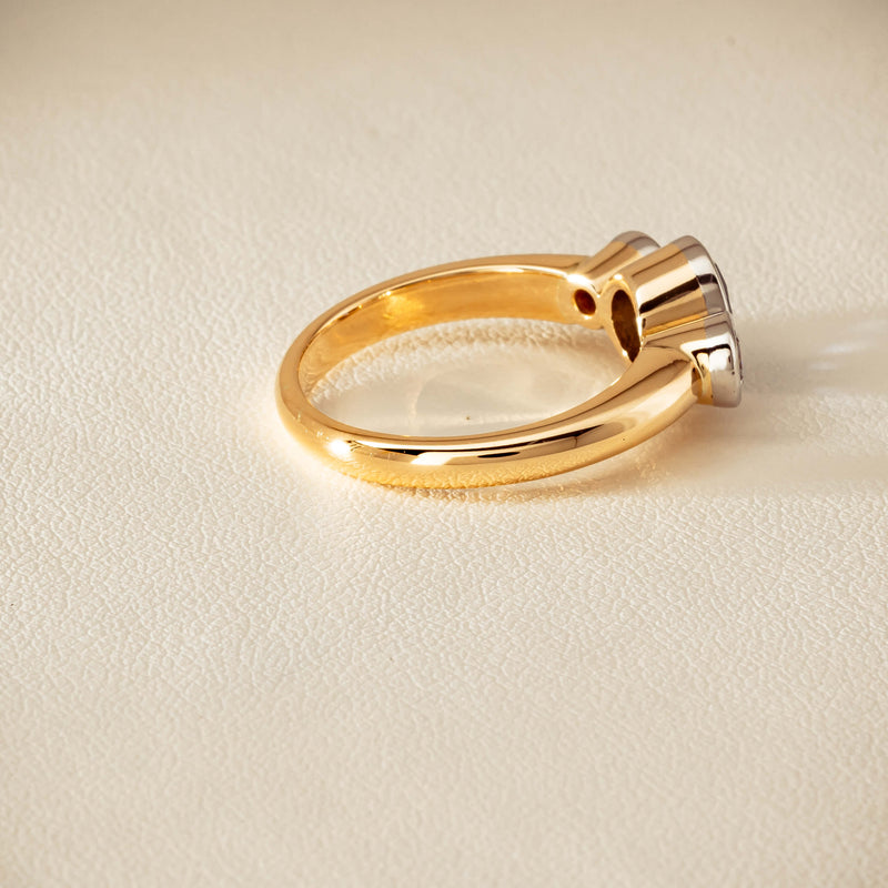 Deja Vu 18ct Yellow Gold 1.00ct Sapphire & Diamond Ring