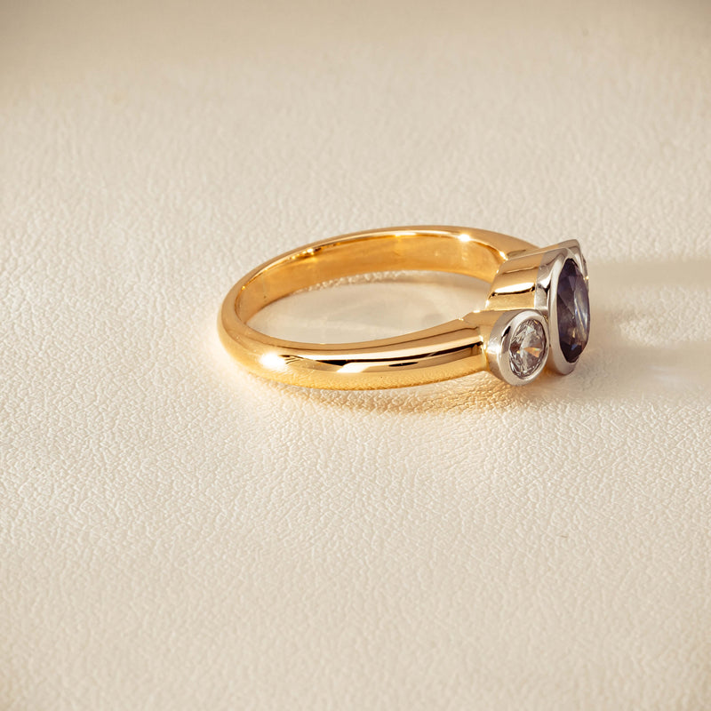 Deja Vu 18ct Yellow Gold 1.00ct Sapphire & Diamond Ring