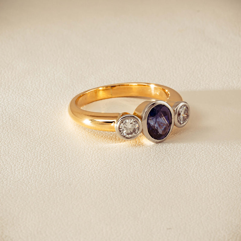 Deja Vu 18ct Yellow Gold 1.00ct Sapphire & Diamond Ring