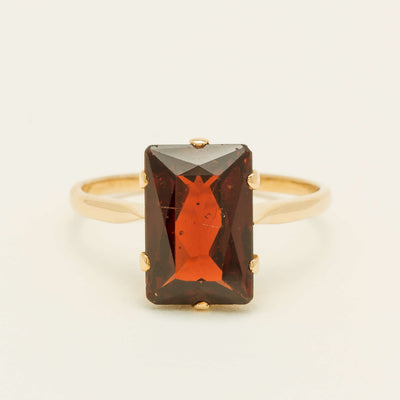 Deja Vu 9ct Yellow Gold 6.00ct Rectangular Garnet Ring