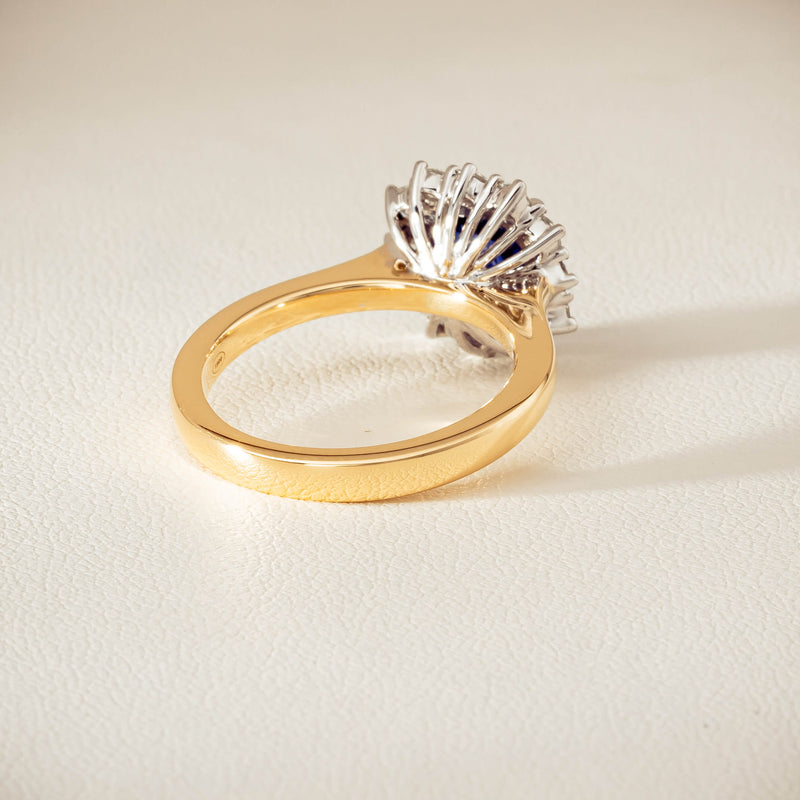 18ct Yellow Gold 2.00ct Sapphire & Diamond Belle Ring