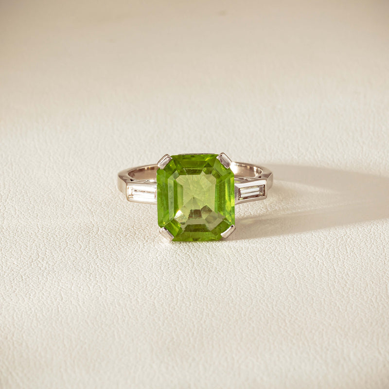 Deja Vu 18ct White Gold Peridot & Diamond Ring
