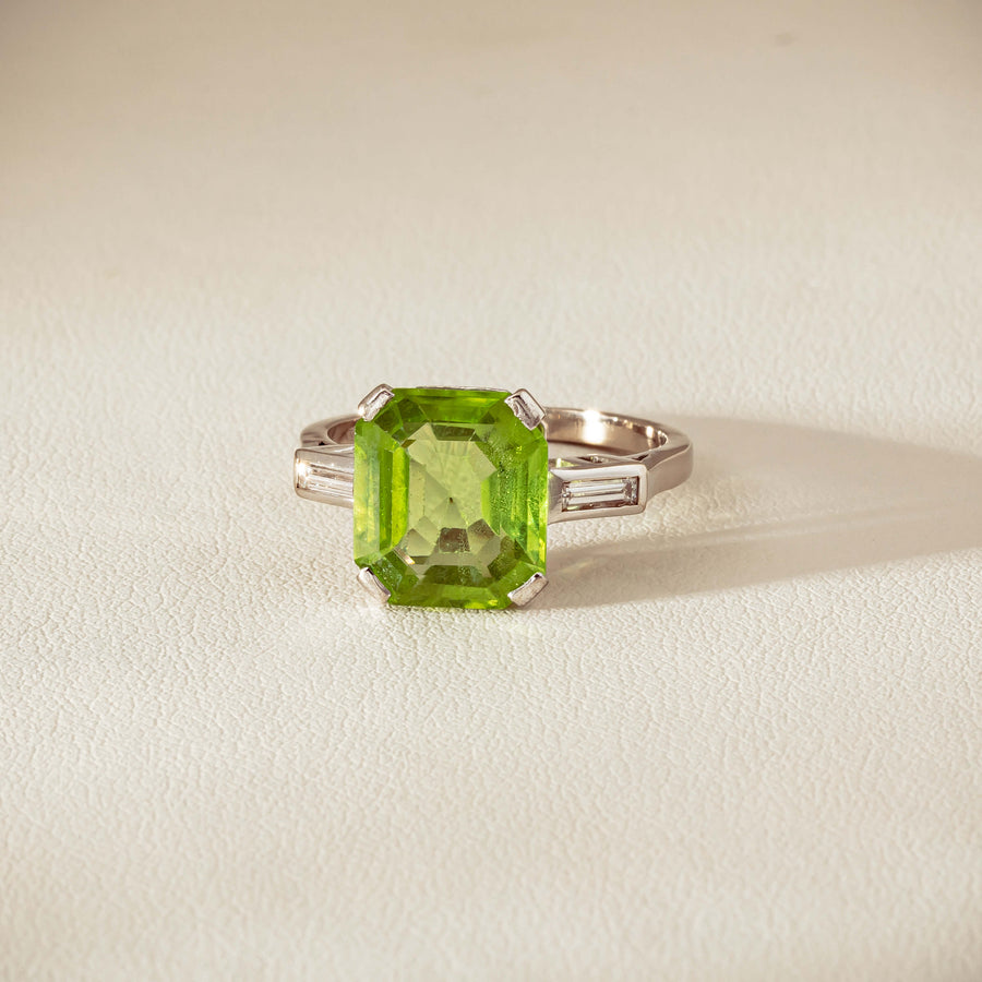 Deja Vu 18ct White Gold Peridot & Diamond Ring