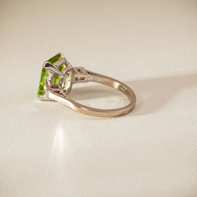 Deja Vu 18ct White Gold Peridot & Diamond Ring