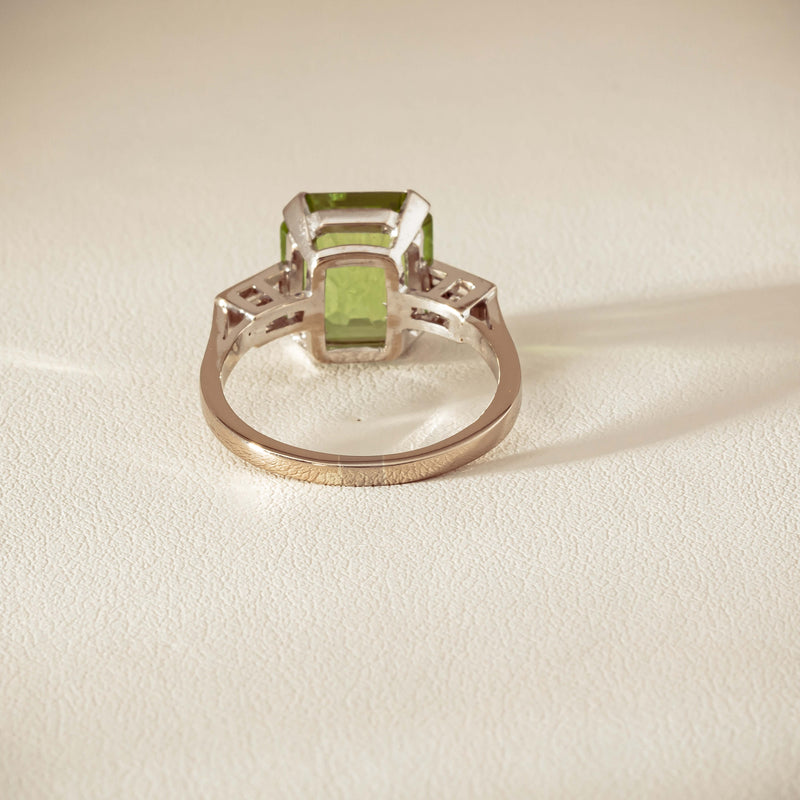 Deja Vu 18ct White Gold Peridot & Diamond Ring