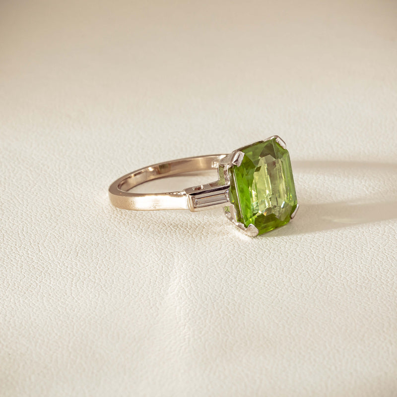 Deja Vu 18ct White Gold Peridot & Diamond Ring