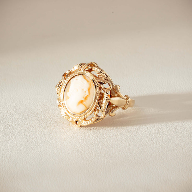 Deja Vu 9ct Yellow Gold Decorative Cameo Ring - London 1976