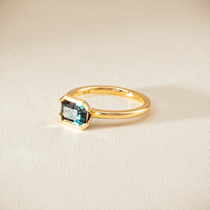 18ct Yellow Gold 2.05ct Green Sapphire Elle Ring