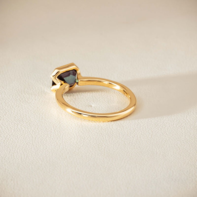 18ct Yellow Gold 2.05ct Green Sapphire Elle Ring