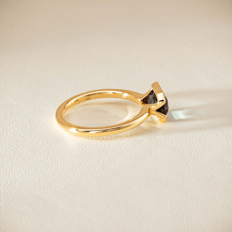 18ct Yellow Gold 2.05ct Green Sapphire Elle Ring