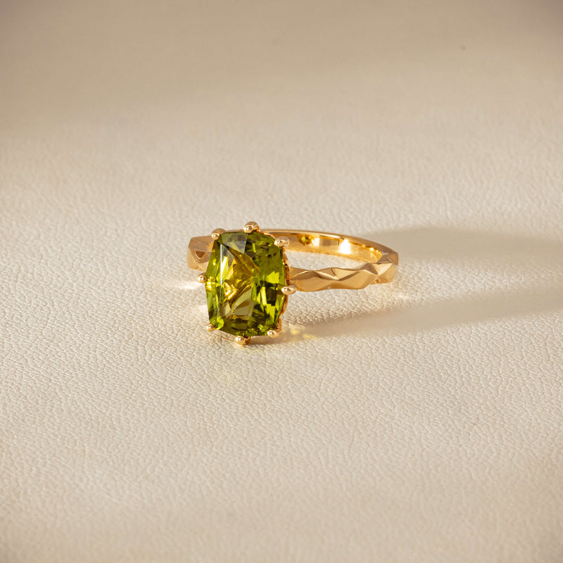 Deja Vu 18ct Yellow Gold 3.00ct Peridot Ring
