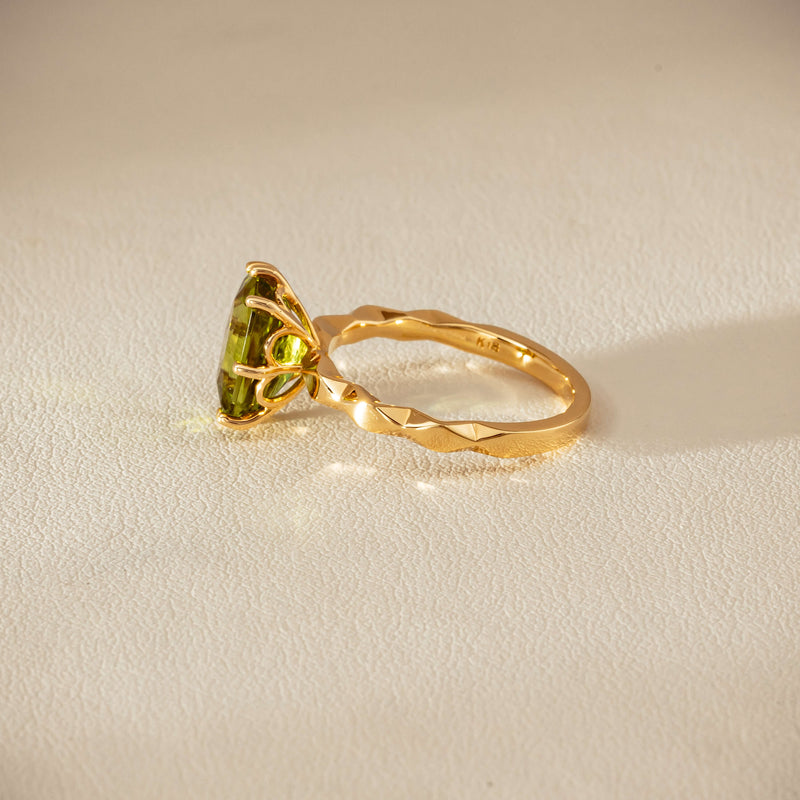 Deja Vu 18ct Yellow Gold 3.00ct Peridot Ring