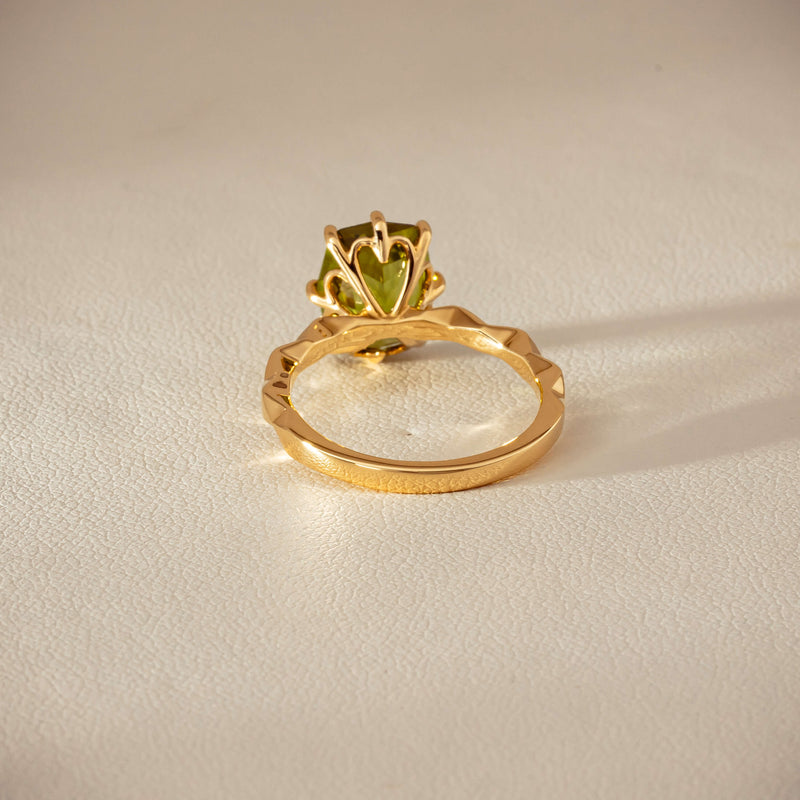 Deja Vu 18ct Yellow Gold 3.00ct Peridot Ring