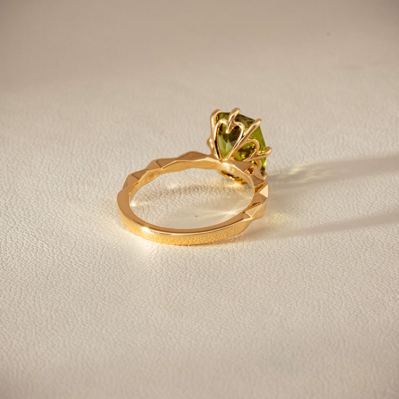 Deja Vu 18ct Yellow Gold 3.00ct Peridot Ring