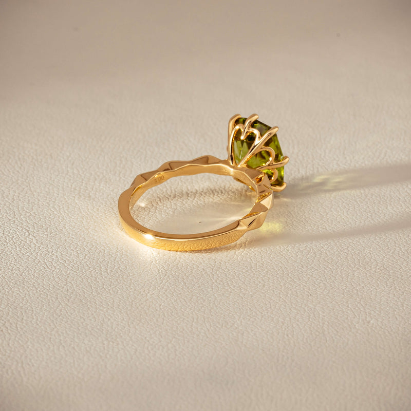 Deja Vu 18ct Yellow Gold 3.00ct Peridot Ring