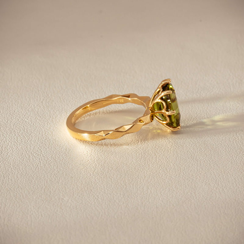Deja Vu 18ct Yellow Gold 3.00ct Peridot Ring