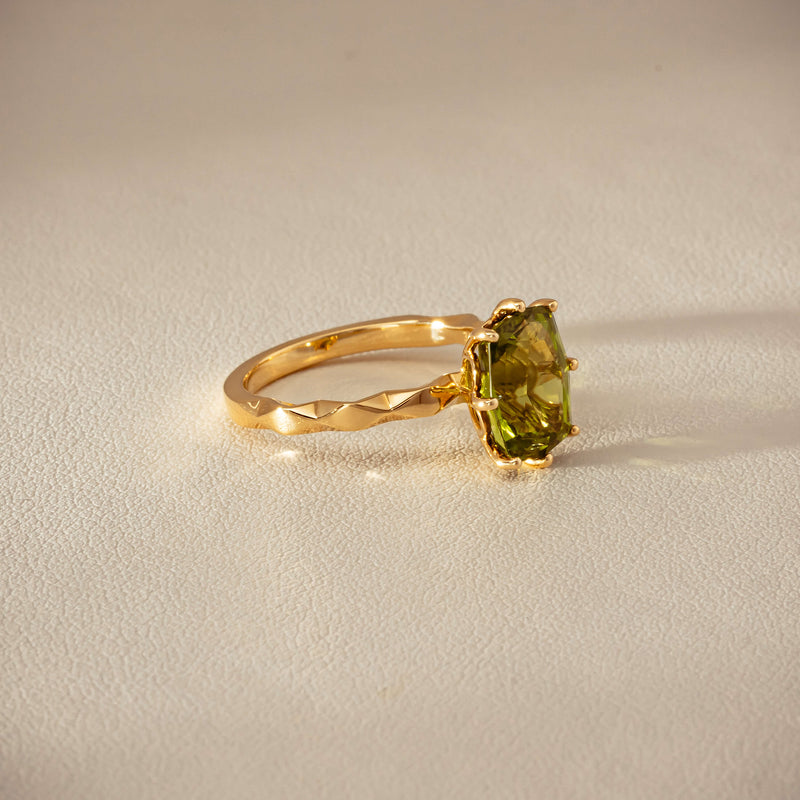Deja Vu 18ct Yellow Gold 3.00ct Peridot Ring