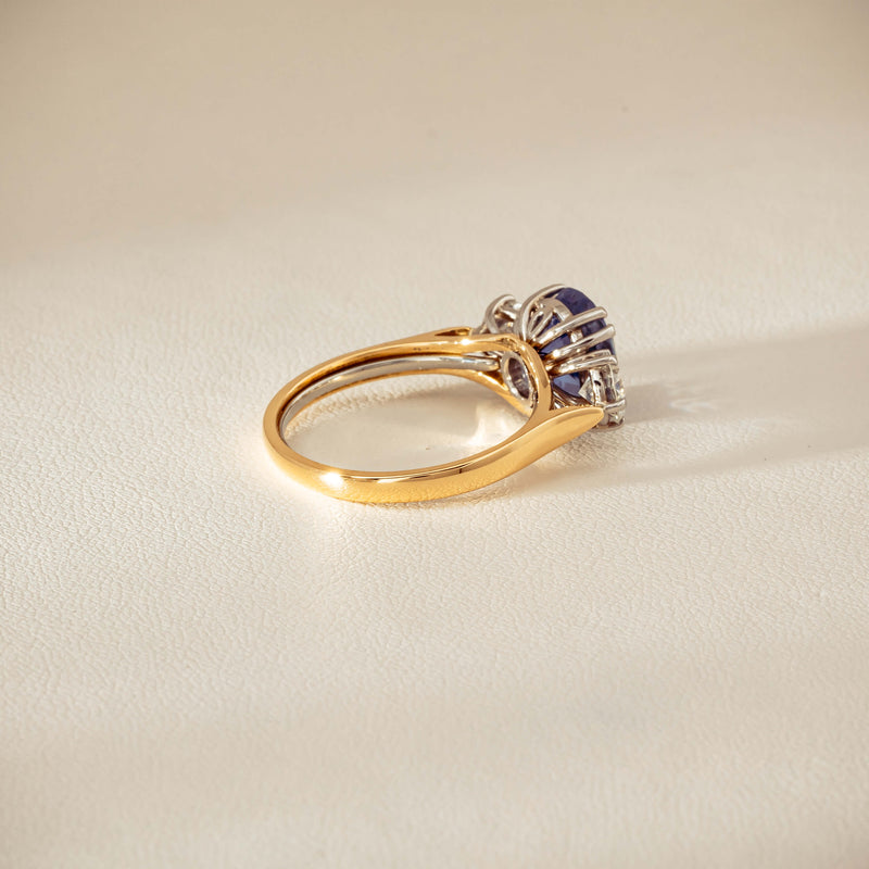 Deja Vu 18ct Yellow Gold 3.67ct Sapphire & Diamond Ring