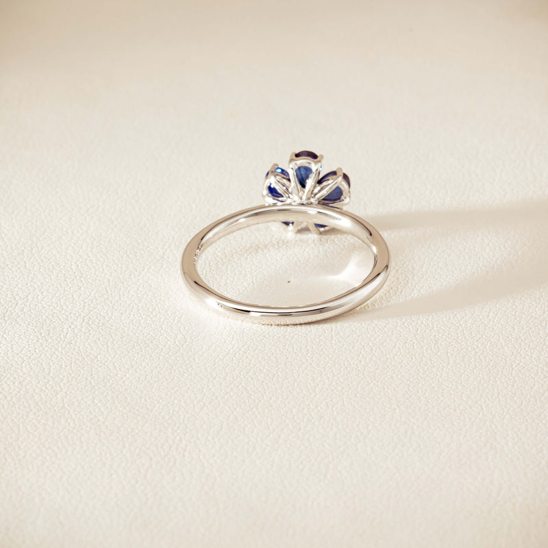 18ct White Gold Sapphire & Diamond Forget-Me-Not Ring