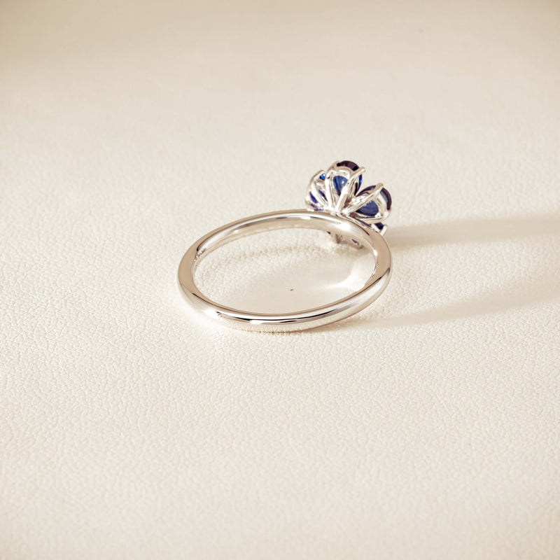 18ct White Gold Sapphire & Diamond Forget-Me-Not Ring