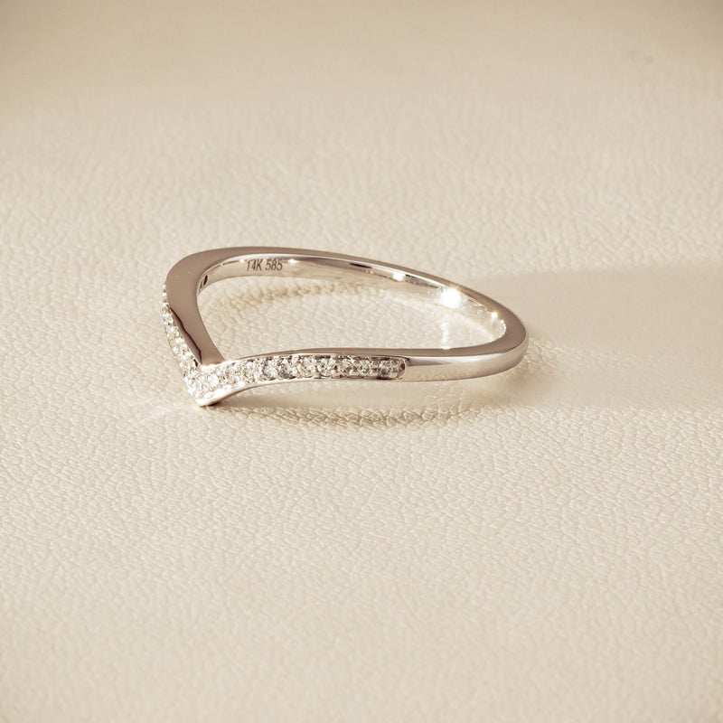 14ct White Gold Diamond Chevron Band