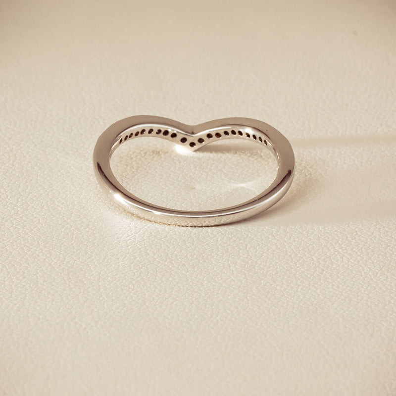 14ct White Gold Diamond Chevron Band