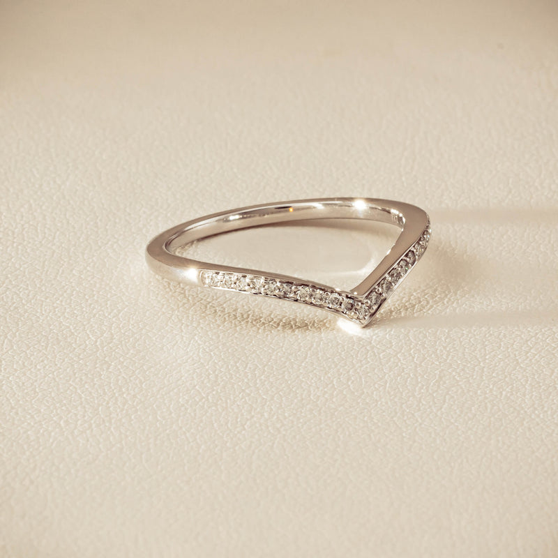 14ct White Gold Diamond Chevron Band