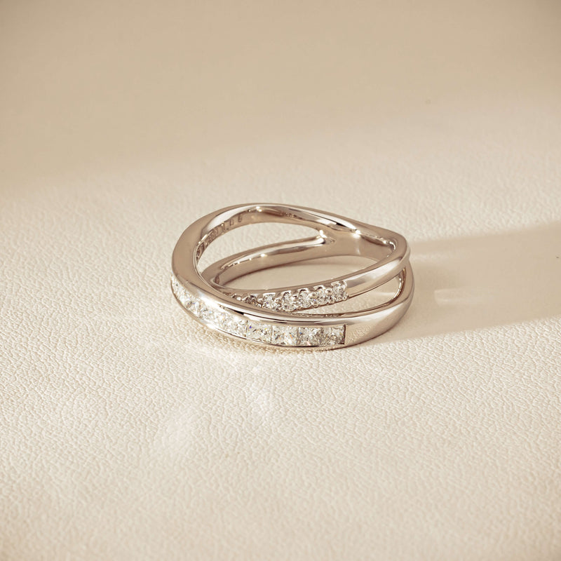 Deja Vu Platinum 1.00ct Diamond Crossover Ring