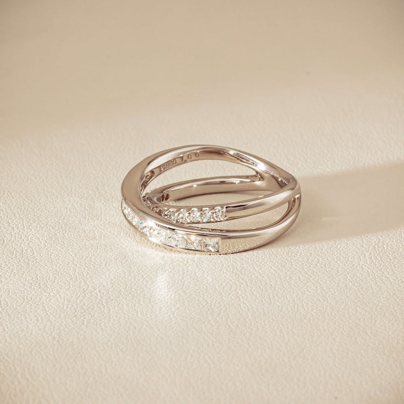 Deja Vu Platinum 1.00ct Diamond Crossover Ring