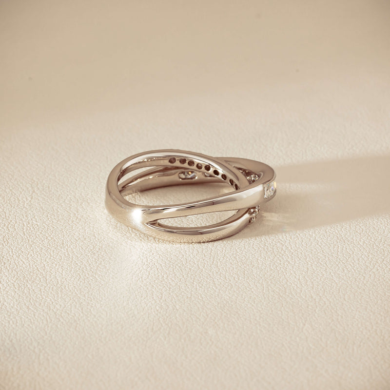 Deja Vu Platinum 1.00ct Diamond Crossover Ring