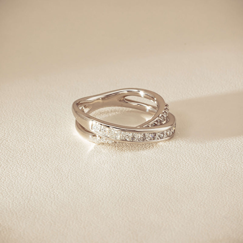 Deja Vu Platinum 1.00ct Diamond Crossover Ring