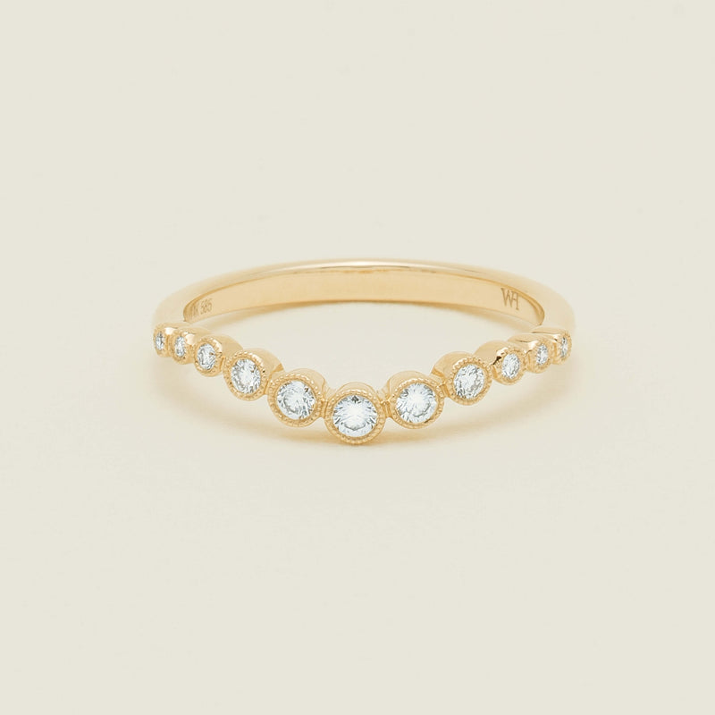 18ct Yellow Gold .18ct Diamond Graduated Curved Band