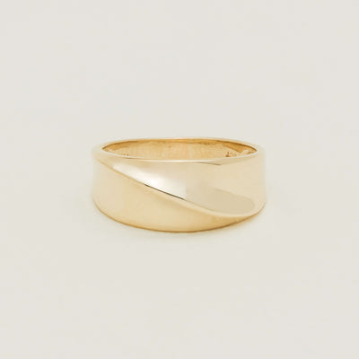 Deja Vu 9ct Bold Twisted Dome Ring