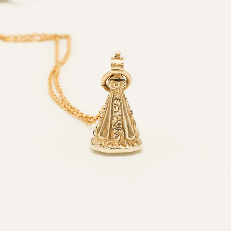 Deja Vu 9ct Yellow Gold Seal Pendant With Chain - Necklace - Walker & Hall