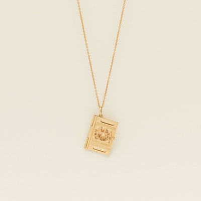 Deja Vu 9ct Yellow Gold British Passport Charm Pendant